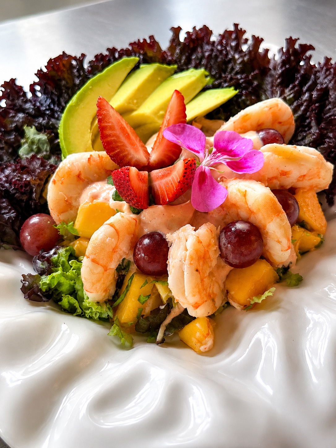 Ensalada de gambas con fresas y aguacate — Bellagio Lanzarote